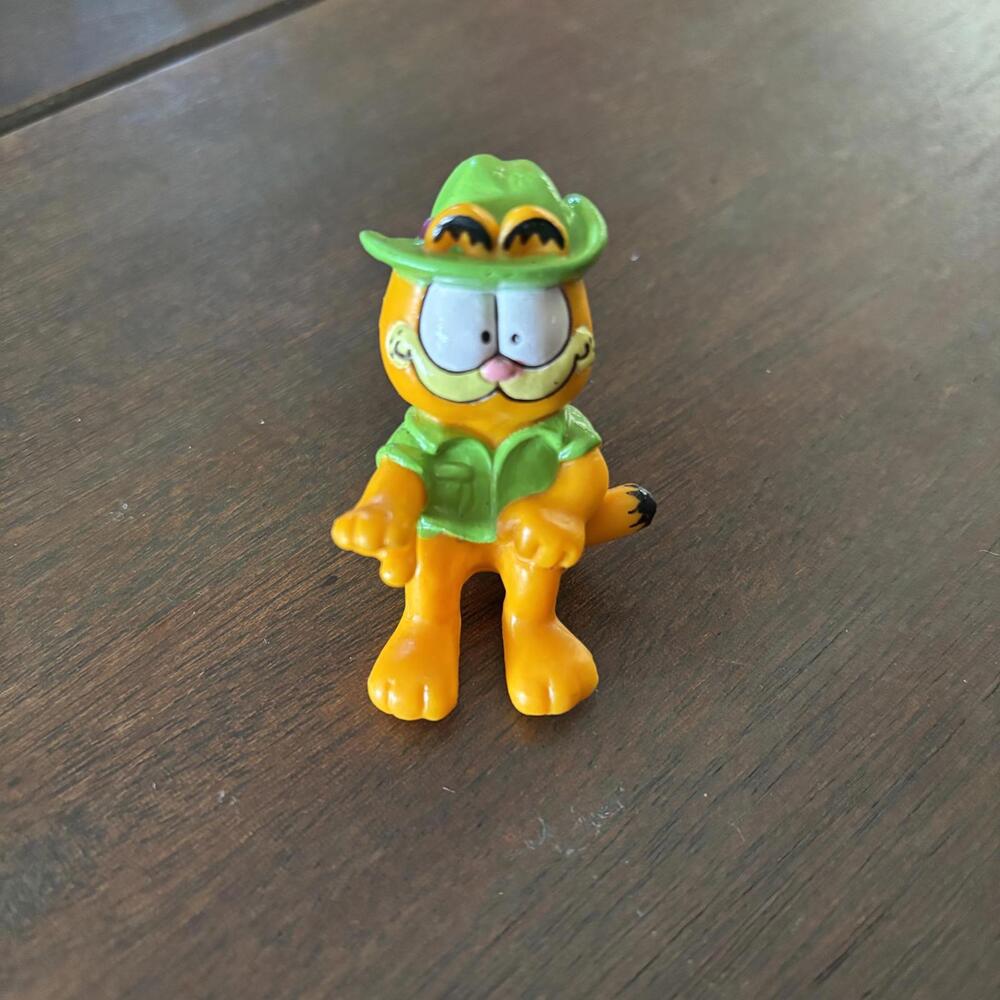 💥5/$25 Vintage 1981 Garfield safari‎ sitting cat plastic figurine